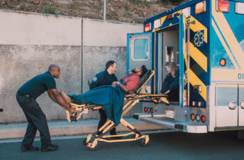 paciente-removido-de-ambulancia
