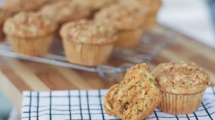 Muffin de cenoura com streusel