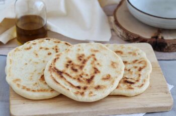 Pão pita de açaí