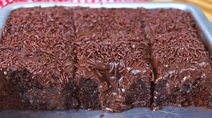 Bolo de chocolate cremoso