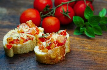 Bruschetta de Tomate e Manjericão